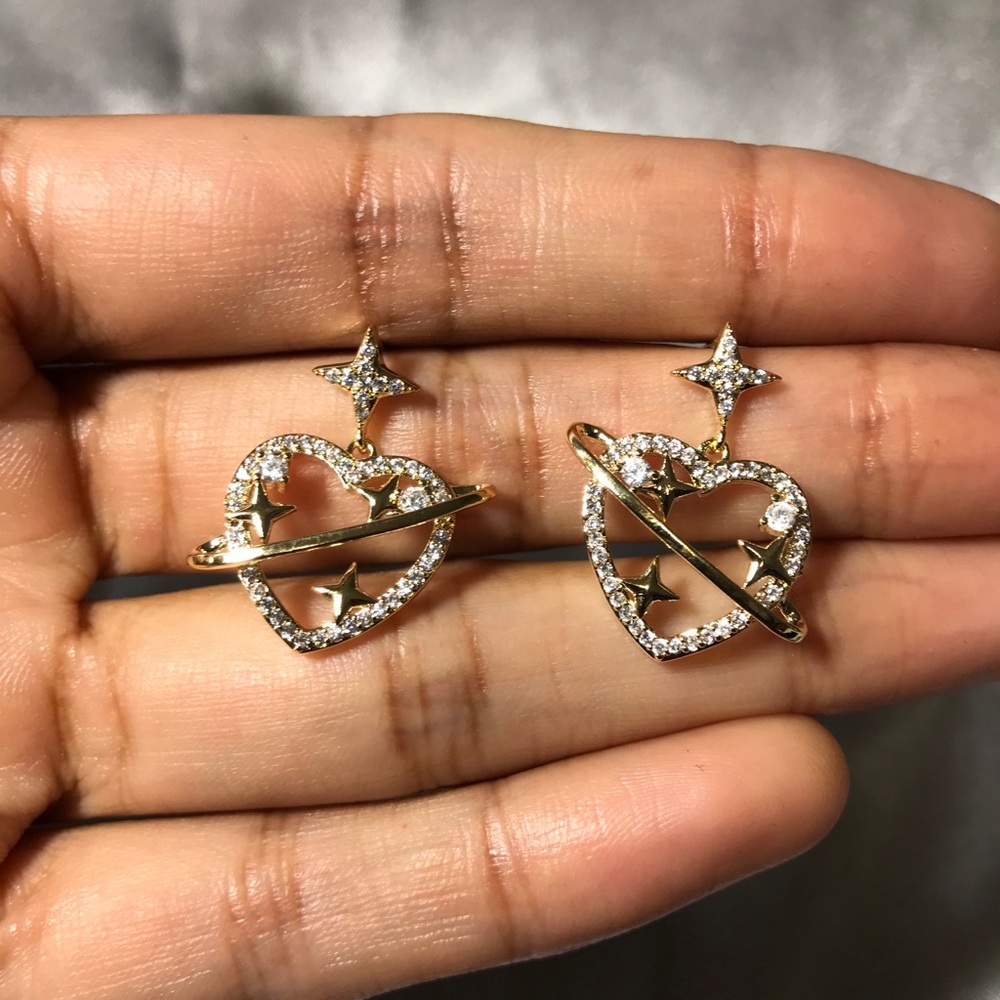 Stunning sparkling heart saturn earrings OS